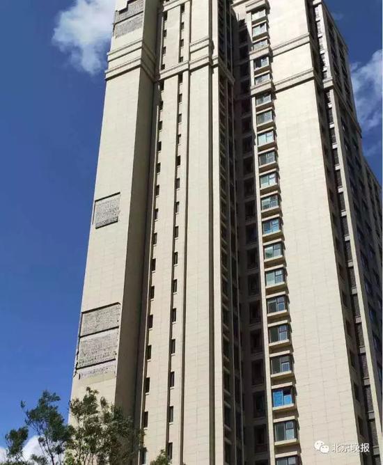 震驚！北京公園悅府墻皮脫落！引住建委介入調(diào)查！竟是保溫板在“作妖”